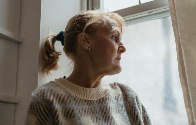 9 Ways To Relieve Anxiety Without Medication (P)