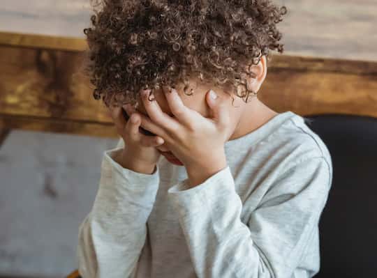 3 Childhood Signs Of Adult Anxiety Disorders