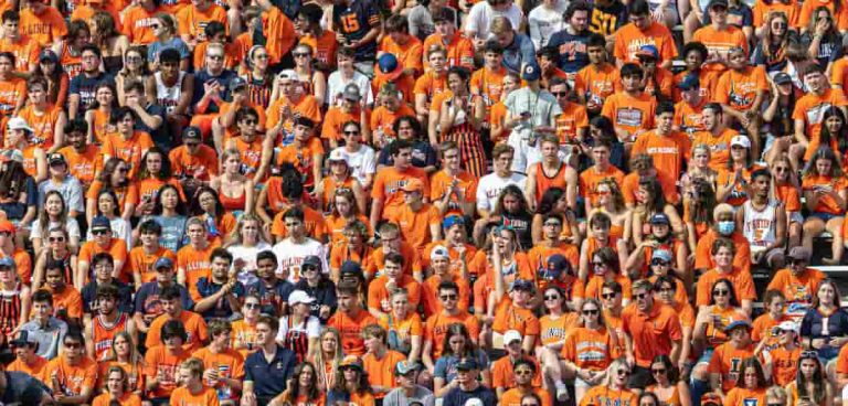 How You Can Instantly Tell Which Way A Crowd is Looking (M)