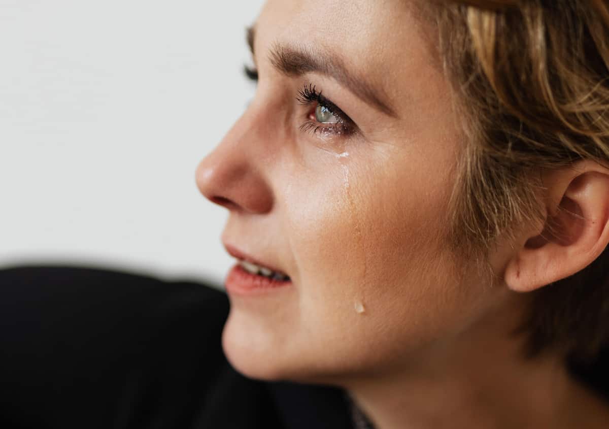 Why Sniffing Women’s Tears Reduces Men’s Aggression By 50% (M)