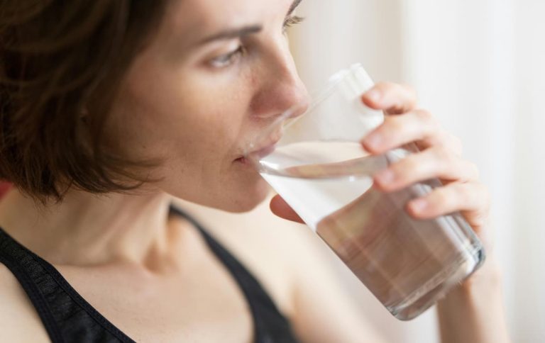 12 Science-Backed Ways To Sleep Better Tonight (P)