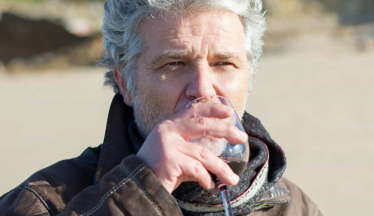 What Just 8 Weekly Alcoholic Drinks Really Does To Your Brain (M)