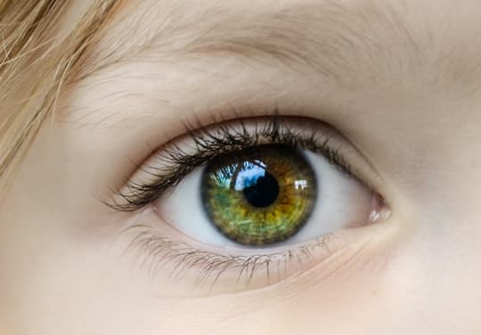 The Most Attractive And Trustworthy Eye Colour (M)