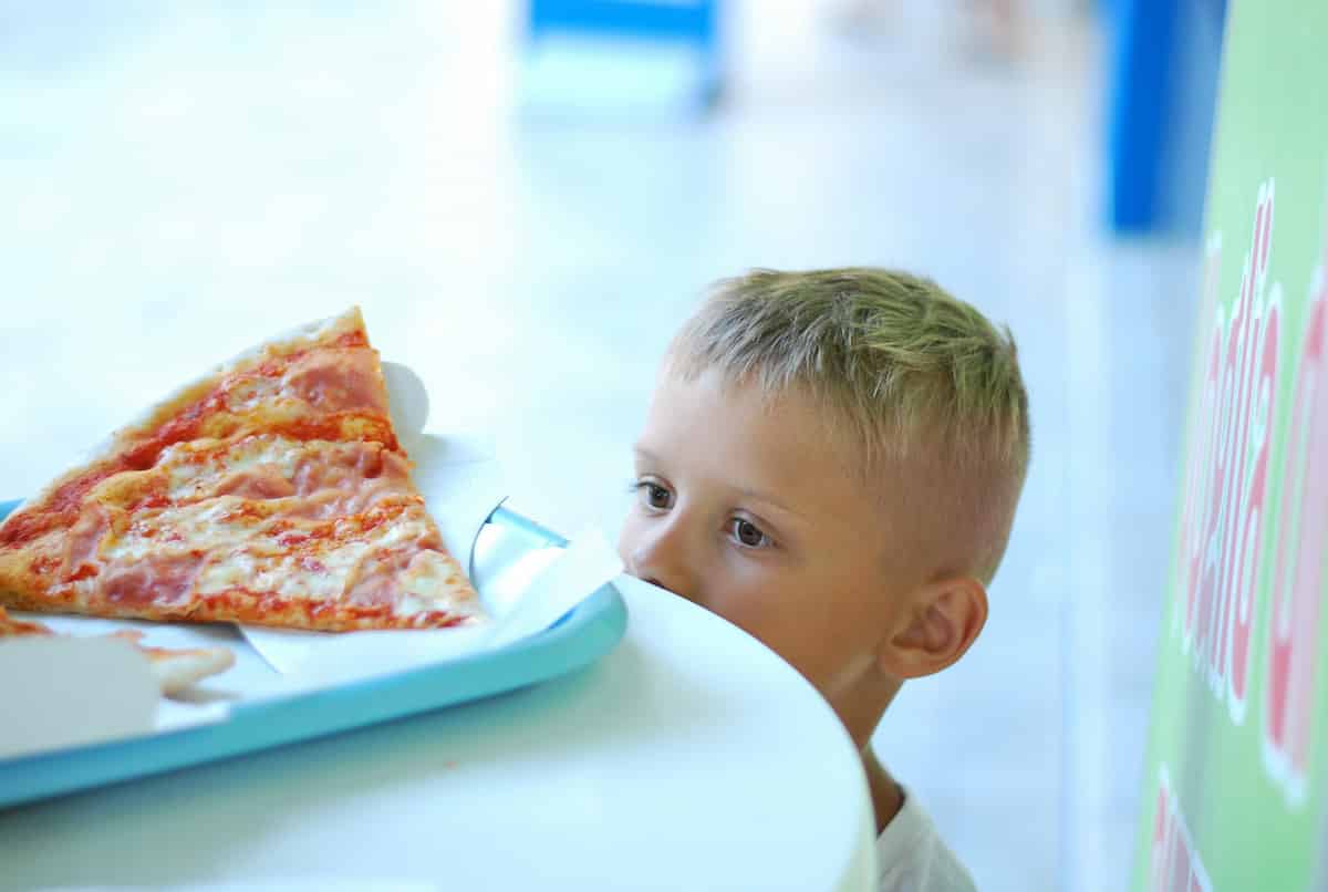 What Happens To Kids After Just 5 Minutes Of Food Ads (M)