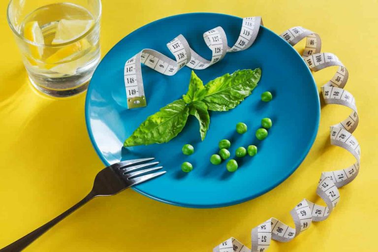 These Are The 10 Early Warning Signs Of An Eating Disorder (M)