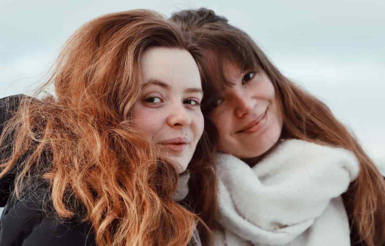 12 Fascinating Secrets To Building Deeper, Happier Friendships (P)