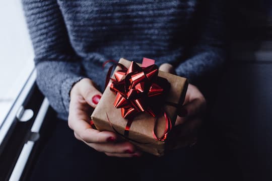The Psychology Of Poor Christmas Gifts And How They Affect Relationships post image
