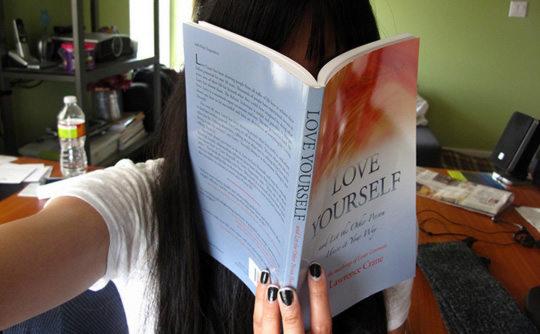 “I Am a Lovable Person!”: Why Positive Mantras Backfire For Some post image