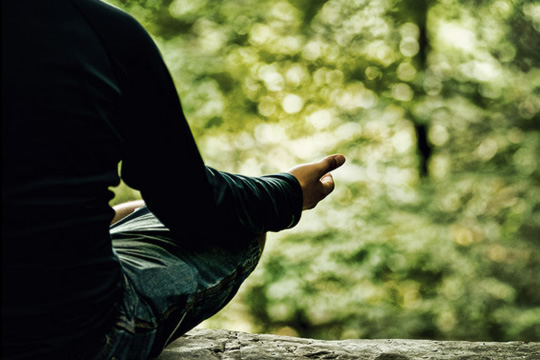 4 Ways Mindfulness Meditation Benefits So Many Conditions