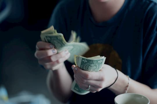 How Money Is Linked To Happiness (M)