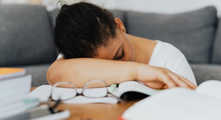 10 Reasons Napping Is The Ultimate Power Move For Your Brain, Heart & Mood (P)