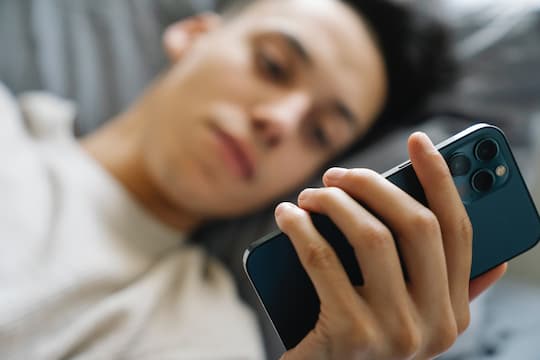 3 Simple Ways A Smartphone Can Detect Depression (M)