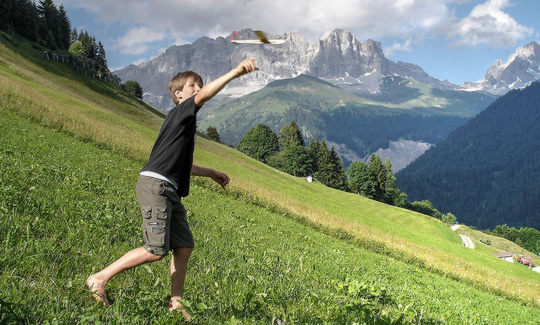 The Psychology of Why Kids and Adults Should Play 