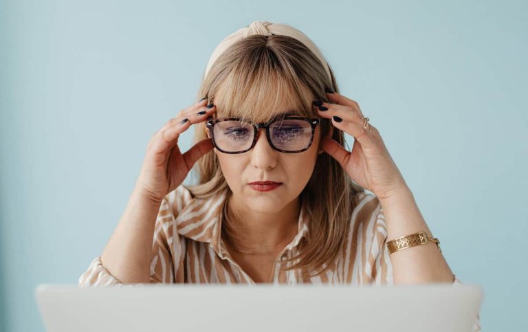 Self-Doubt: Why Pausing To Reflect Helps Some But Hurts Others (M)