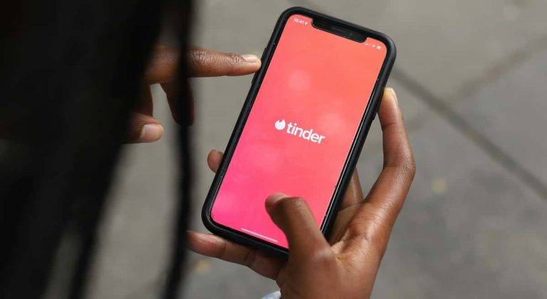 Men Are Making ONE Fatal Mistake On Dating Apps (M)