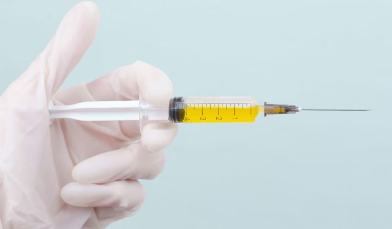 This High-Dose Vaccine Is Linked To 55% Lower Alzheimer’s Risk (M)