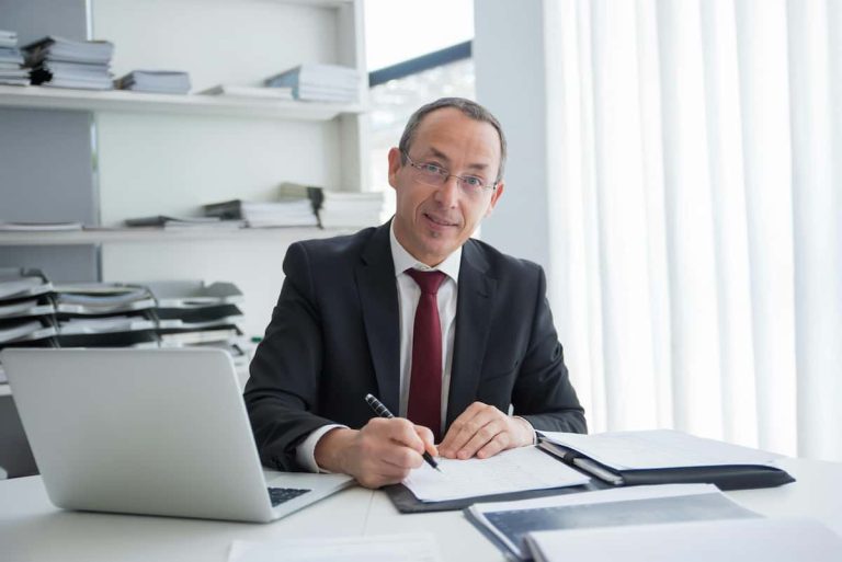 What Comes First: A Happy Life Or A Happy Career? Research Reveals All (M)