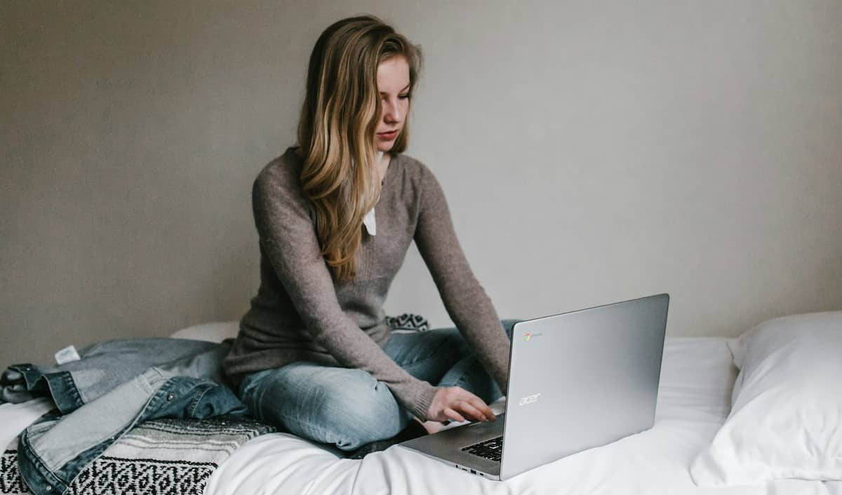How Writing About A Relationship Breakup Helps People Look To The Future (M)